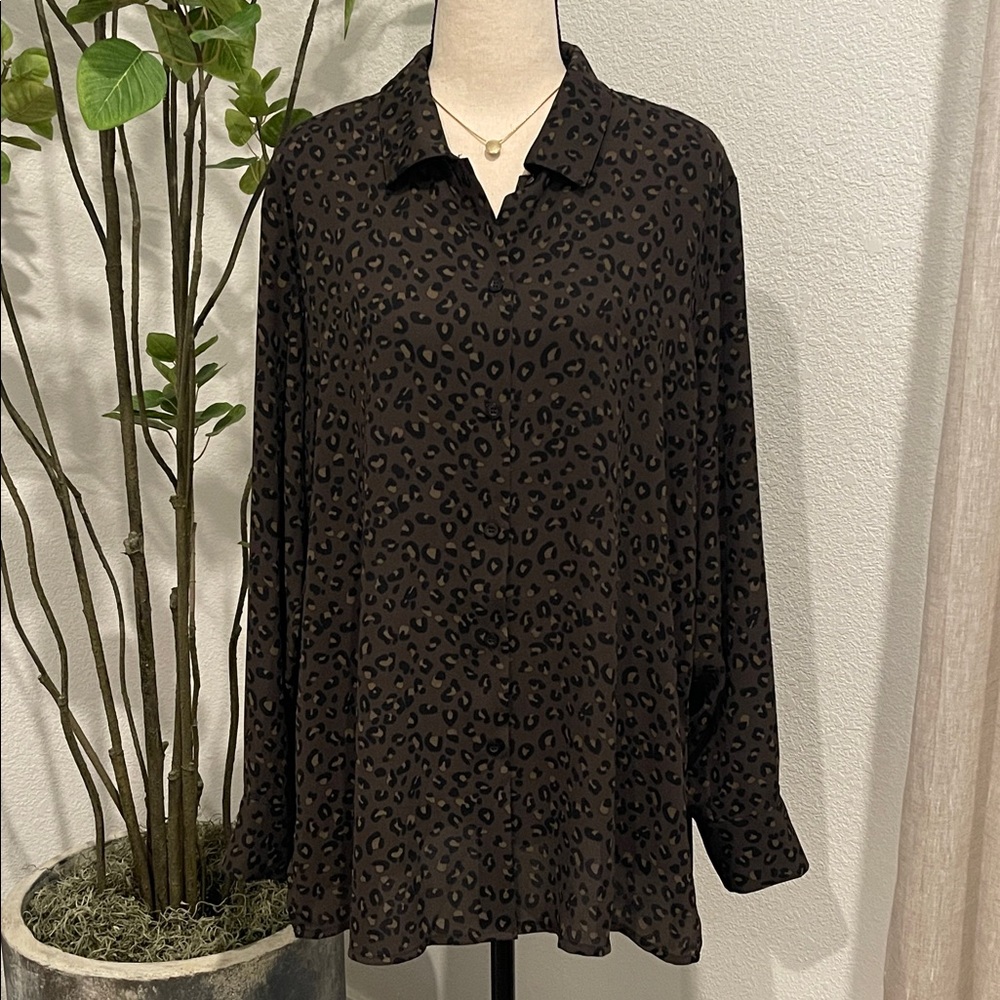 Chelsea & Theodore | leopard animal print button … - image 2